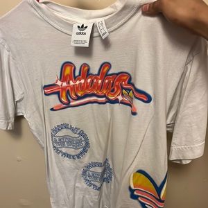 Adidas she graffiti like